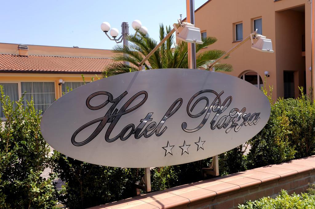 Hotel Plazza Porcari Exterior foto